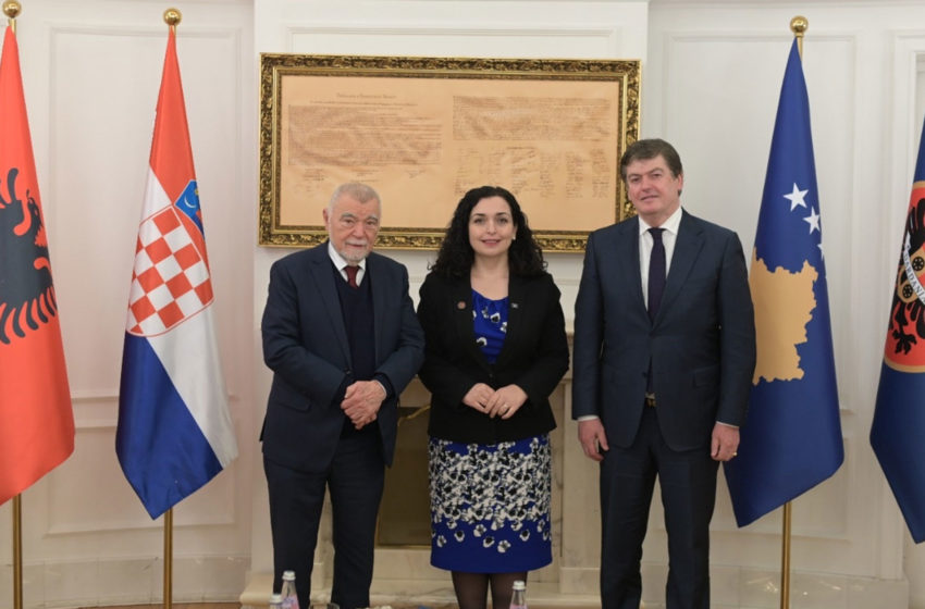 Presidentja Osmani priti në takim ish-Presidentin e Kroacisë, Stipe Mesiq dhe ish-Presidentin e Shqipërisë, Bamir Topi