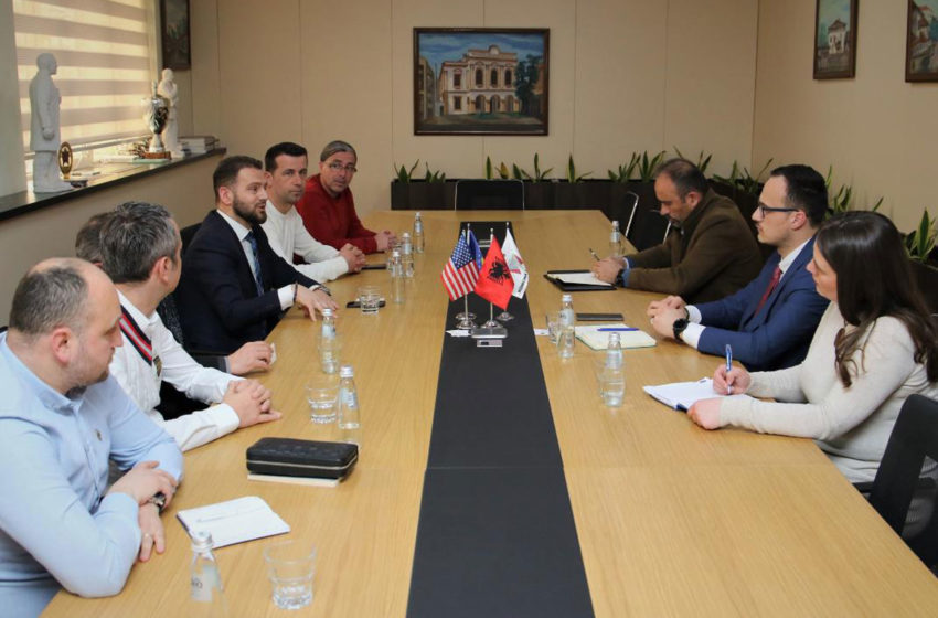  Kryetari Alban Hyseni pret në takim një delegacion të Rotarianëve për bashkëpunim në fushën e shëndetësisë