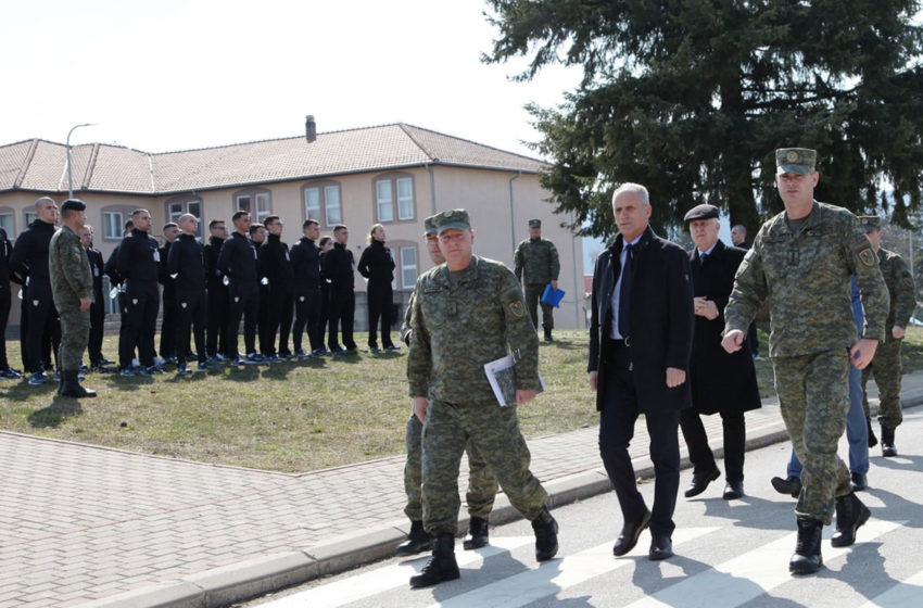  Zëvendësministri Syla vizitoi rekrutët e rinj në ditën e parë të trajnimit bazik