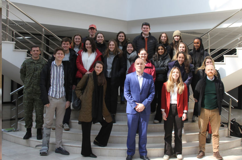  Studentët e rinj amerikanë vizitojnë Ministrinë e Mbrojtjes