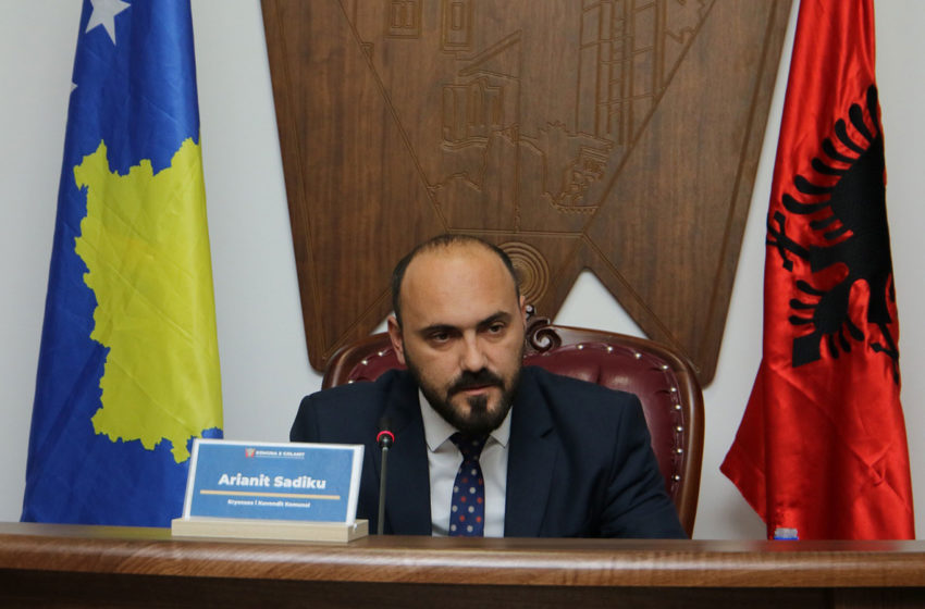  Shkarkohet kryesuesi i Kuvendit Komunal të Gjilanit, Arianit Sadiku