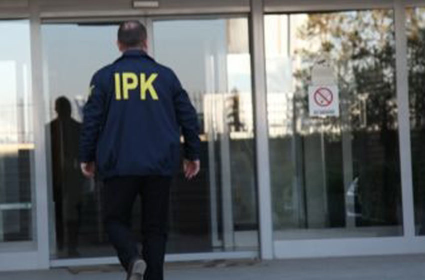  IPK arrestoi një zyrtar policor në flagrancë me dyshimin për keqpërdorim të detyrës zyrtare dhe marrje ryshfeti