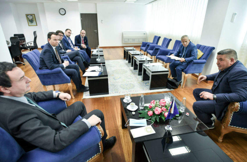  Kryeministri Kurti priti në takim kryetarin e Shoqatës së Mullisëve të Kosovës