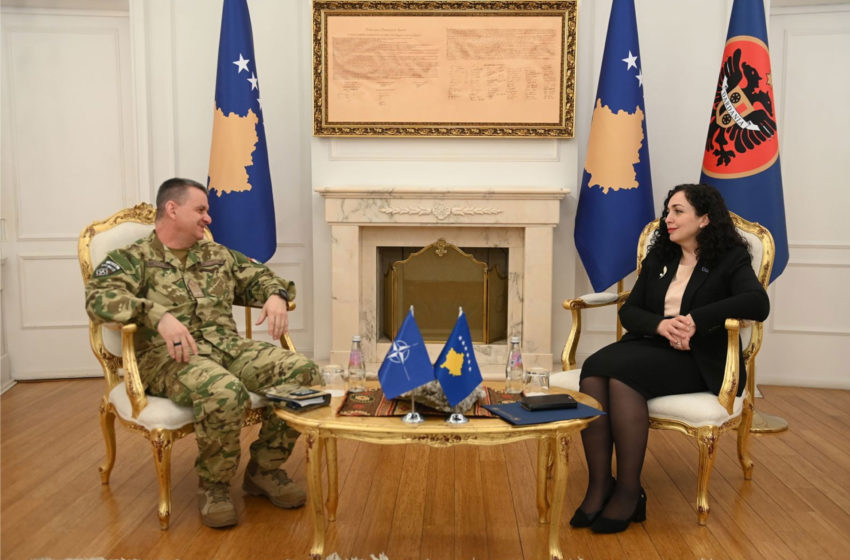  Presidentja Osmani takoi komandantin e KFOR-it Gjeneral Major, Ferenc Kajári