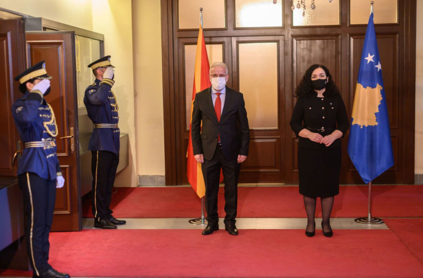  Presidentja Osmani priti në takim kryetarin e Parlamentit të Maqedonisë së Veriut, Talat Xhaferi