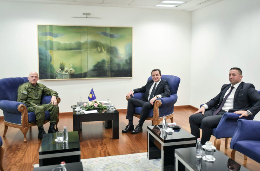  Kryeministri Kurti priti në takim Komandantin e Forcës së Sigurisë së Kosovës, gjeneralmajor Bashkim Jashari