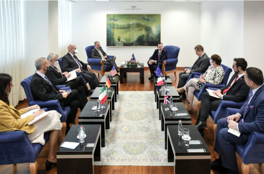  Kryeministri Kurti priti në takim ambasadorët e vendeve të Quint-it dhe shefin e Zyrës së BE-së në Kosovë
