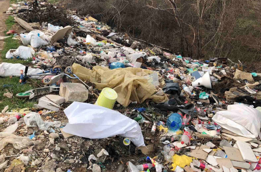  Largohet një deponi ilegale e mbeturinave në Kabash