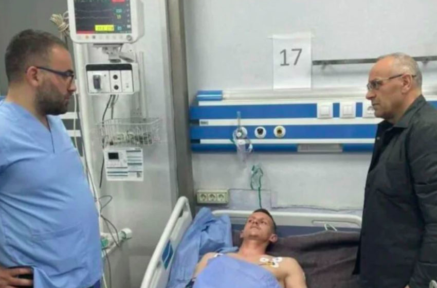  Kryetari i FFK-së, Agim Ademi vizitoi në spital futbollistin Alban Rexhepi