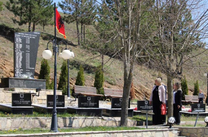  Komuna e Gjilanit nderon martirët e Llashticës në 23-vjetorin e vrasjeve makabre