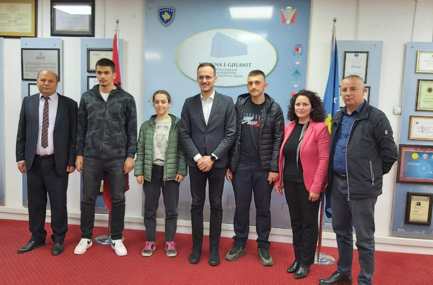  Nxënësit e gjimnazit natyror “Xhavit Ahmeti” po vazhdojnë të na bëjnë krenar çdo ditë e më tepër me sukseset e tyre në fushën e arsimit