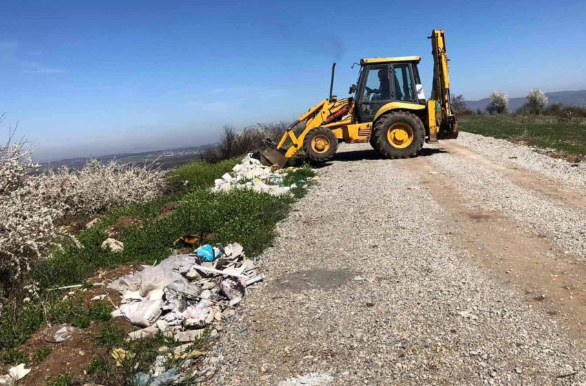  Institucionet komunale të Vitisë, largojnë një deponi ilegale të mbeturinave në fshatin Smirë