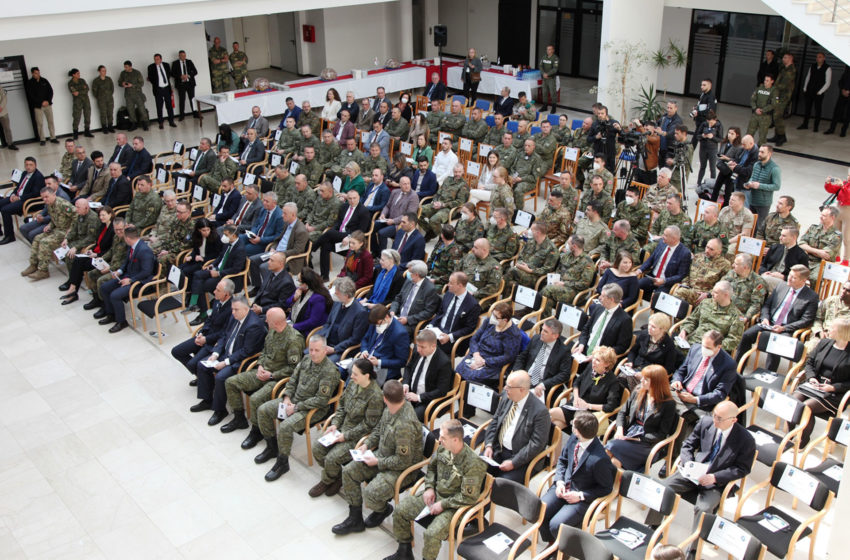  Në Ministrinë e Mbrojtjes u mbajtë ceremonia e transferimit të autoritetit të Drejtorit të NALT-it