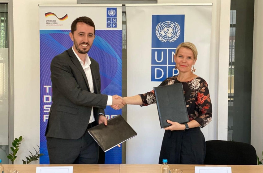  Komuna e Kamenicës dhe UNDP me marrëveshje bashkëpunimi për praktikë profesionale me pagesë për të rinjtë