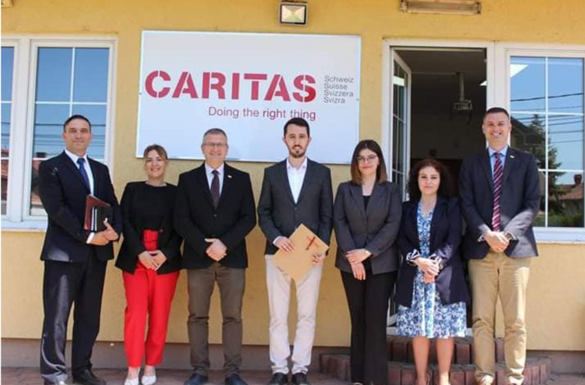  Kryetari Rahimaj nënshkruan marrëveshje bashkëpunimi me CARITAS-in zviceran