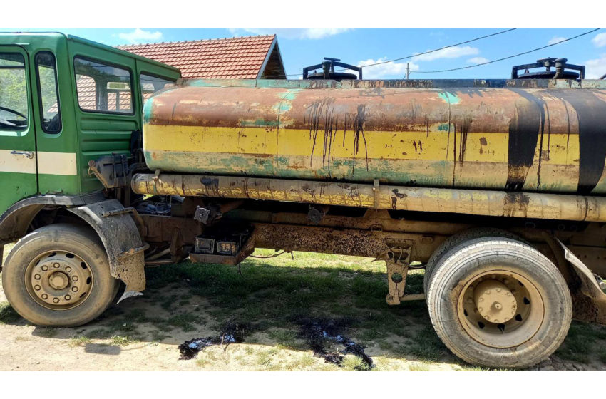 Policia Kufitare kap një kamion cisternë me naftë të papërpunuar dhe mallra të tjera, dyshohen se janë futur ilegalisht nga Serbia në Kosovë