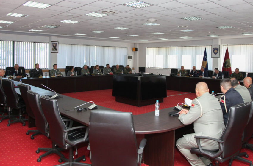  Zëvendësministri Syla ka pritur në takim ushtarët e Kursit të Lartë të Oficerit të Forcave të Armatosura të Republikës së Shqipërisë dhe FSK-së