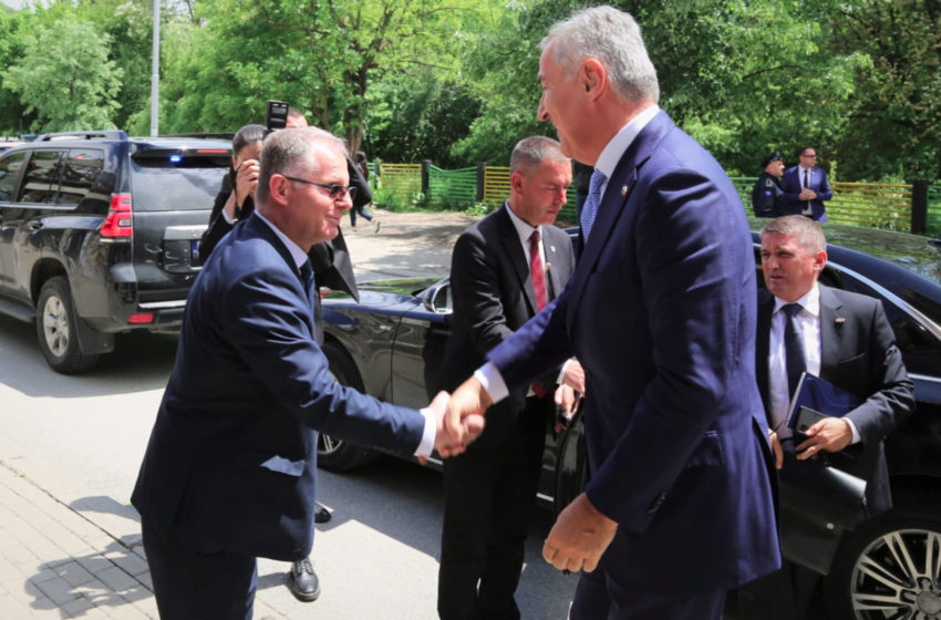  Zëvendëskryeministri Besnik Bislimi organizoi drekë pune me Presidentin e Malit të Zi, Milo Gjukanoviq
