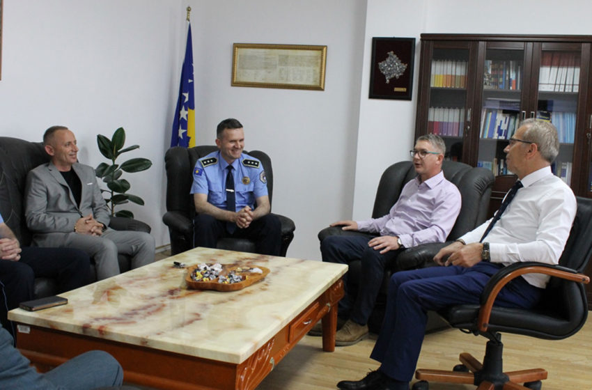  Kryetari i Gjykatës në Gjilan pret në takim drejtuesit e Stacionit Policor në Gjilan