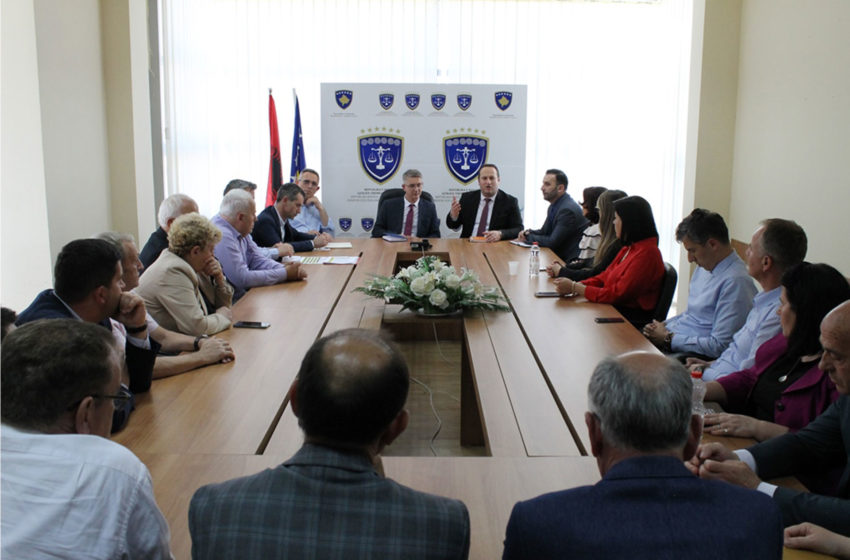  Kryesuesi i Këshillit Gjyqësor të Kosovës viziton Gjykatën Themelore në Gjilan dhe degët e saj
