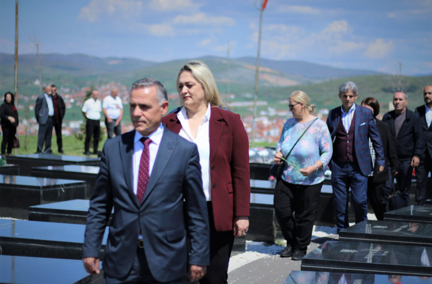  Me homazhe te Varrezat e Dëshmorëve, Gjilani shënon Ditën e Dëshmorëve të Kombit