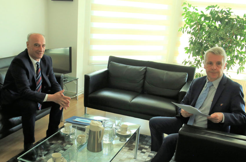  Kryesuesi i KPK-së, Maloku, pritet në takim nga Ambasadori i Gjermanisë në Kosovë, Rohde