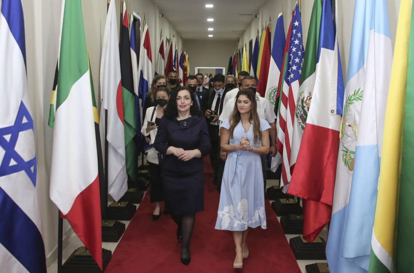  Presidentja Osmani takoi ministren e Jashtme të Panamasë, Erika Mouynes dhe mori pjesë në Forumin për gratë në politikë