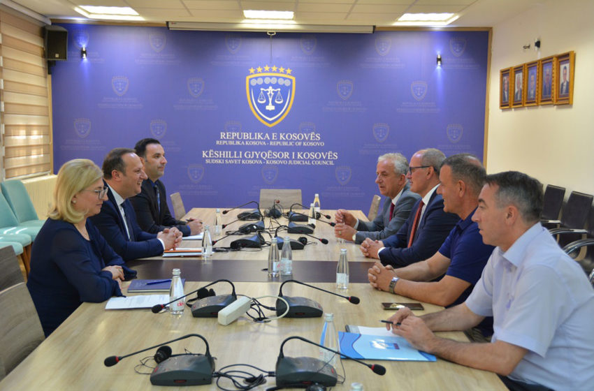  Kryesuesi Zogaj priti në takim Bordin e Asociacionit të Komunave të Kosovës
