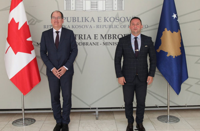  Ministri i Mbrojtjes, Armend Mehaj priti sot në takim ambasadorin jo rezident të Kanadasë në Kosovë, Alan Bowman