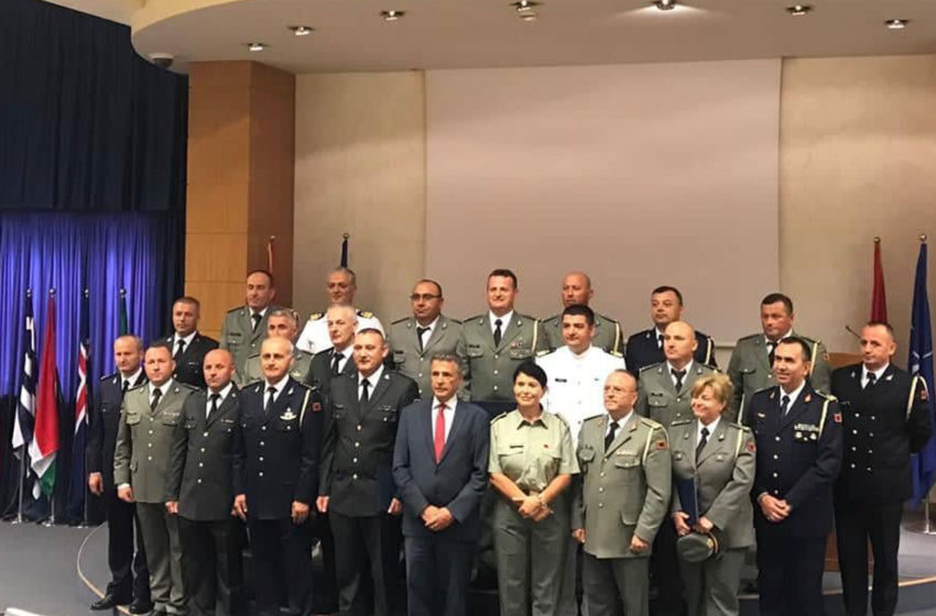  Në Akademinë e Forcave të Armatosura të Republikës së Shqipërisë diplomojnë oficerët e Kursit të Lartë të Oficerit
