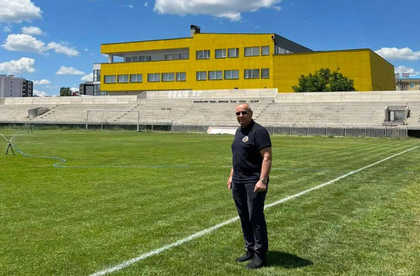  Kreu i FFK-së viziton disa stadiume përfshirë ato në Gjilan, për të parë nga afër gjendjen e tyre