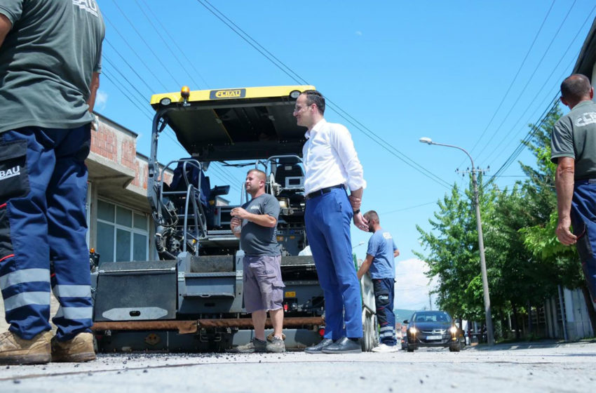  Kryetari i Gjilanit, Alban Hyseni inspekton në terren projektet infrastrukturore