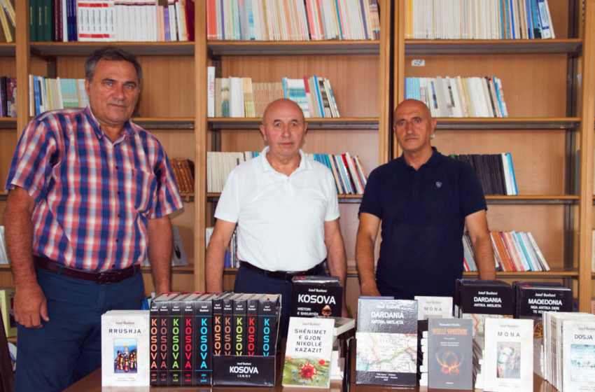  Jusuf Buxhovi dhuron mbi 100 libra për bibliotekën “Ramadan Musliu”