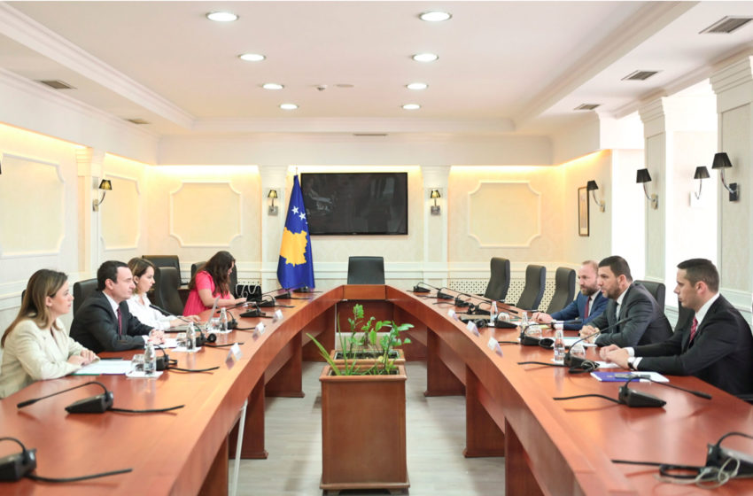  Kryeministri Kurti bisedoi për procesin e vetingut me kryetarin e PDK-së, Memli Krasniqi