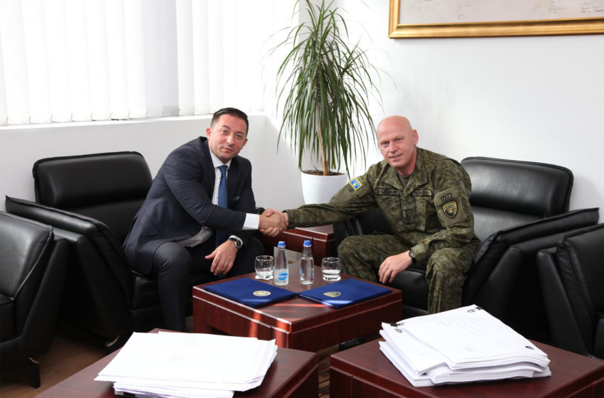  Ministri Mehaj dhe Gjeneral Jashari finalizuan Tabelën Organizative të Personelit dhe Pajisjeve për Forcën e Sigurisë së Kosovës