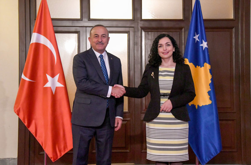  Presidentja Osmani priti në takim ministrin e Jashtëm të Turqisë, Mevlüt Çavuşoğlu