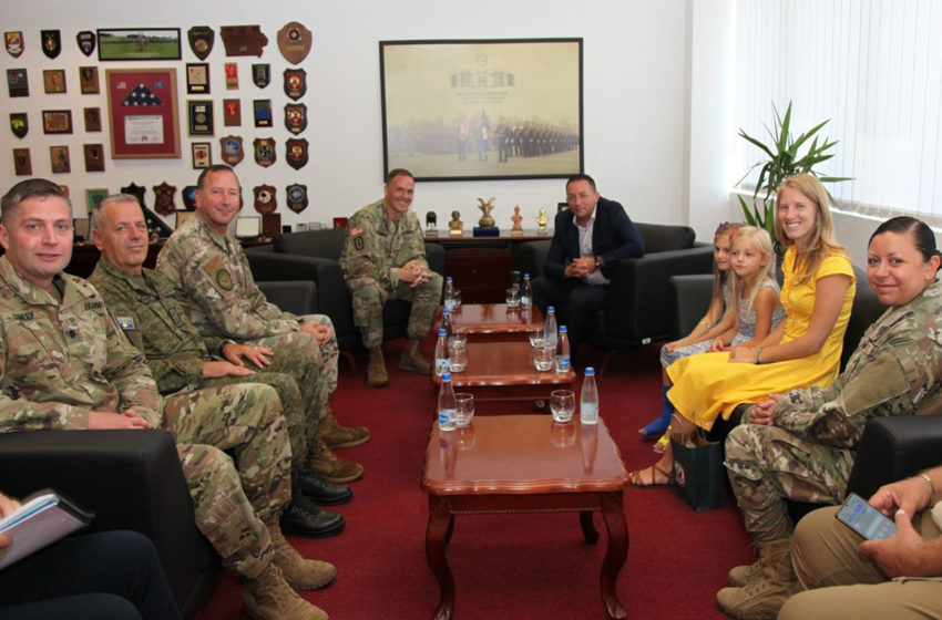  Ministri Mehaj priti në takim lamtumirës atasheun ushtarak amerikan në Kosovë, Major Bret Wisecup