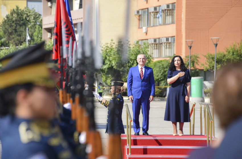  Osmani: Presidentit Meta i shpreha mirënjohje të thellë për mbështetjen e palëkundur për sovranitetin dhe integritetin territorial të Republikës së Kosovës
