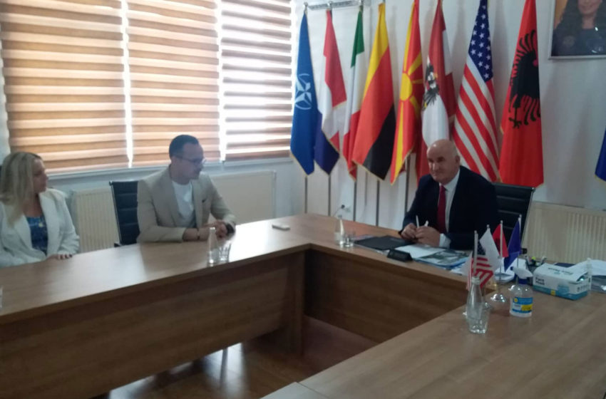  Kryetari i Vitisë, Sokol Haliti priti në takim kryetarin e Gjilanit, Alban Hysenin