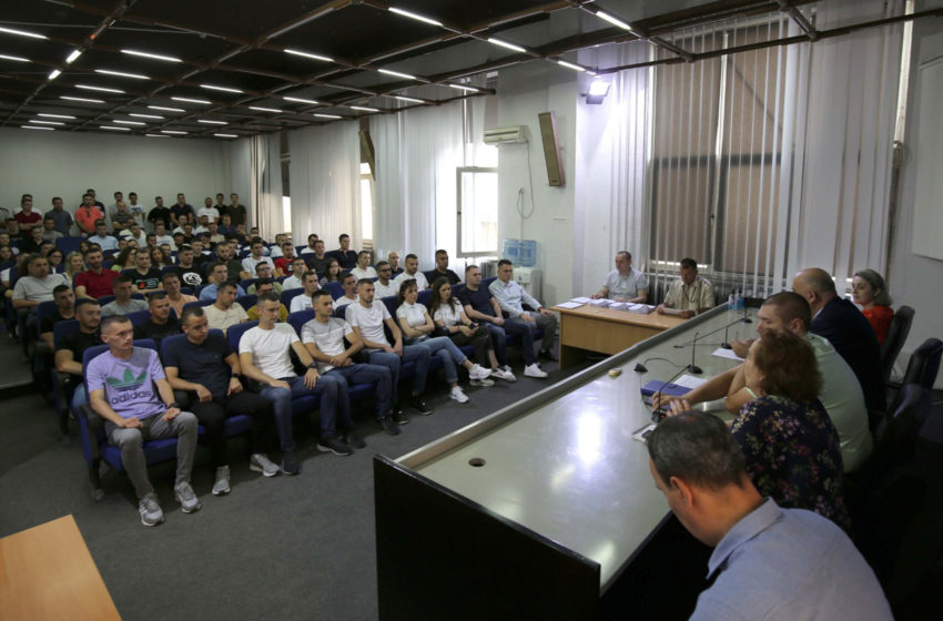  Kadetët policorë të gjeneratës 57-të, nënshkruajnë kontratën e punës