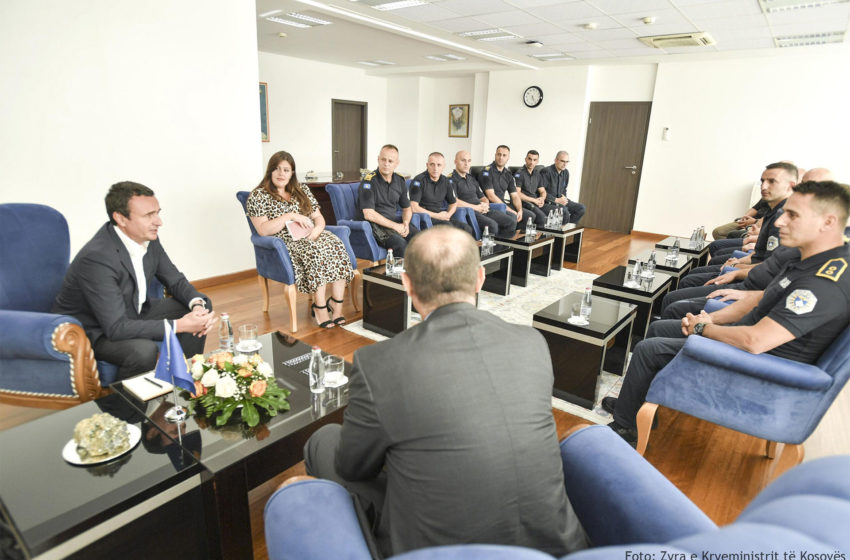  Kryeministri Kurti priti policët që morën pjesë në aksionin kundër kontrabandës në Leposaviq