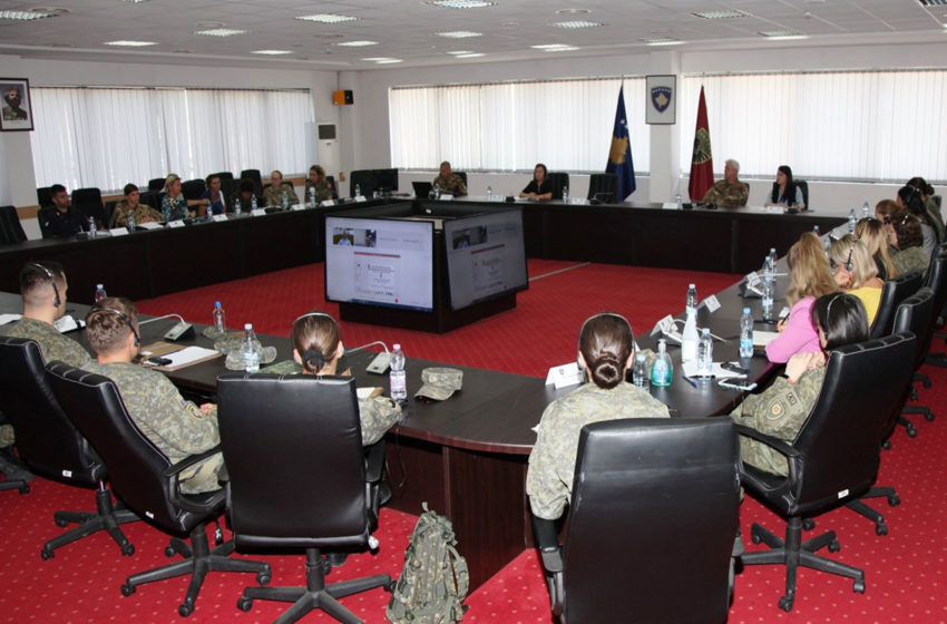  Në Ministrinë e Mbrojtjes u mbajt seminar me temën “Perspektiva gjinore në operacionet ushtarake”