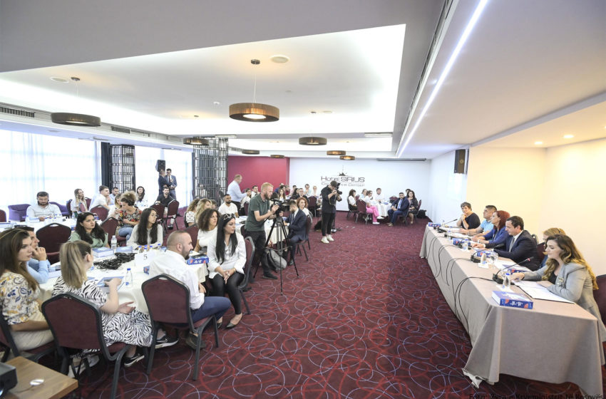  Zyra e Kryeministrit mbajti konferencën për promovimin e punësimit multietnikë në institucione