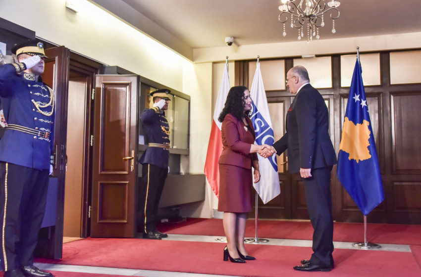  Presidentja Osmani priti në takim ministrin e Jashtëm të Polonisë, Zbigniew Rau, njëherësh kryesues aktual i OSBE-së