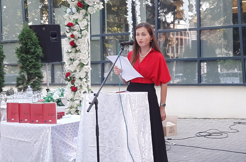  Përurohet libri me poezi “Dy lulet e mia” i autores Shqipe Isufi