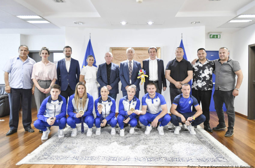  Kryeministri Kurti priti në takim gjashtë medalistët e Kosovës në Lojërat Mesdhetare, në Oran të Algjerisë