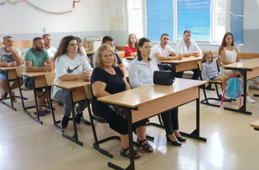  Diskutim publik për planifikimin e buxhetit komunal 2023-2025 me banorët e fshatit Sllatinë e Epërme