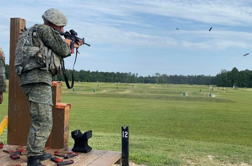  Oficeri i FSK-së dekorohet me medaljen “Army Achievment Award”