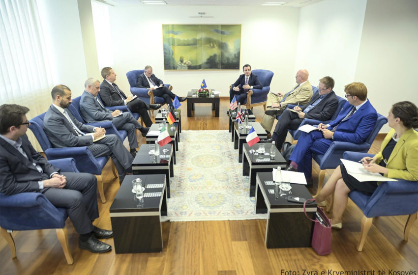  Kryeministri Kurti takoi Shefin e Zyrës së BE-së në Kosovë dhe ambasadorët e vendeve të QUINT-it
