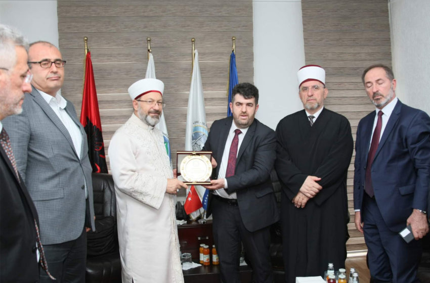  Myftiu i Turqisë Prof. Dr. Ali Erbash vizitoi Këshillin e Bashkësisë Islame në Gjilan